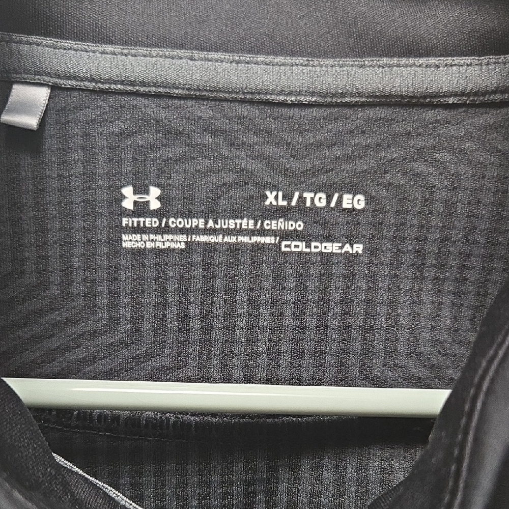 Under Armour Black Full-Zip Vest - Picture 2 of 6
